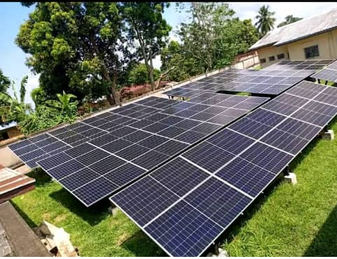 Ground-mounted solar array for mini-grid installation